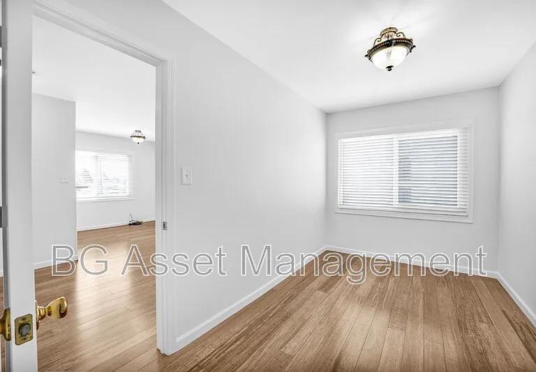1919 Curtis St #10 — Photo 11