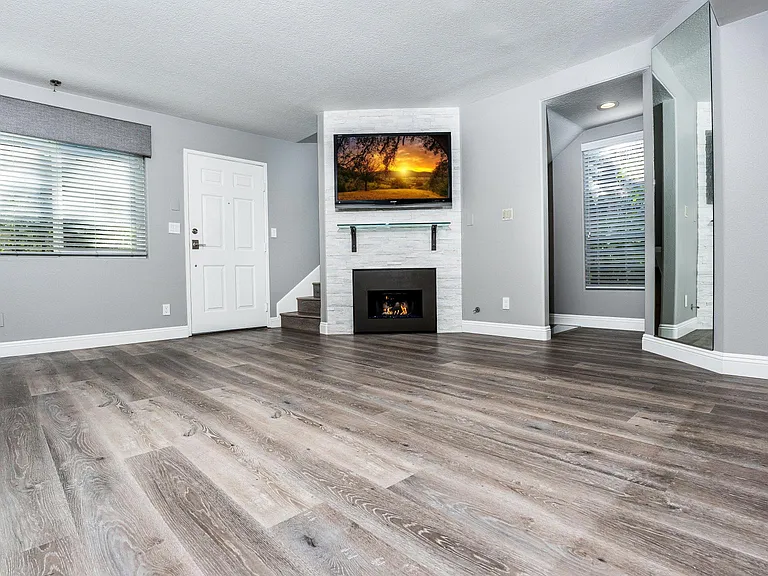 1154 N Sycamore Ave #7 — Photo 2