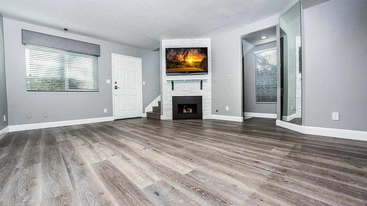 Building Photo - 1154 N Sycamore Ave #7