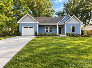 315 Huntsmoor Dr, Charlotte, NC 28217