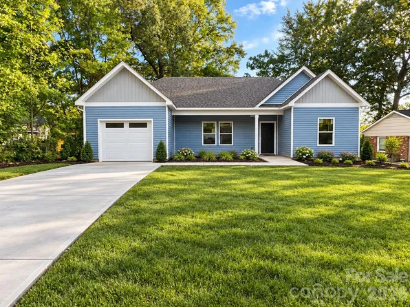 315 Huntsmoor Dr, Charlotte, NC 28217