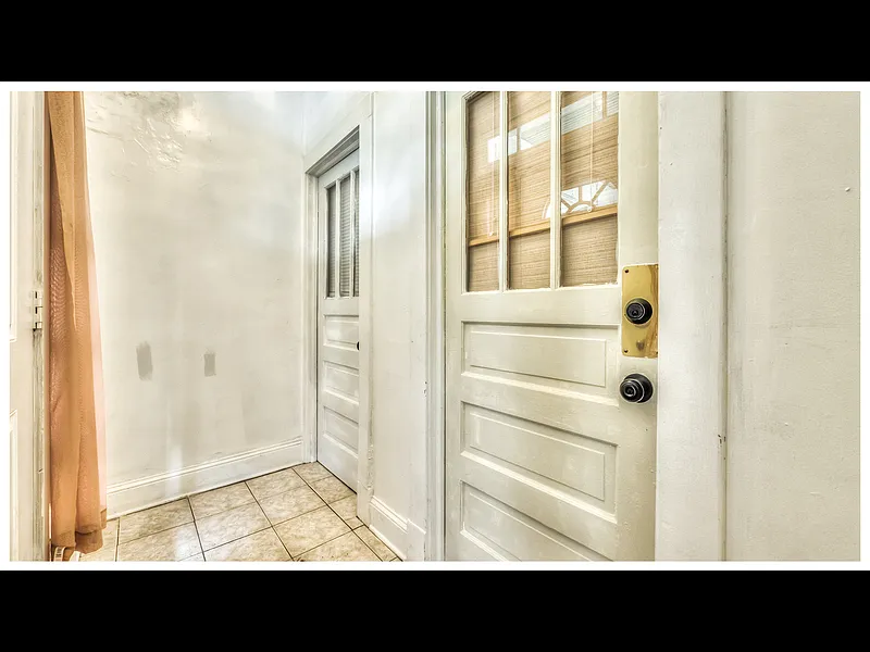 1 bed, 1.0 bath, 800 sqft, $1,050 — Photo 2