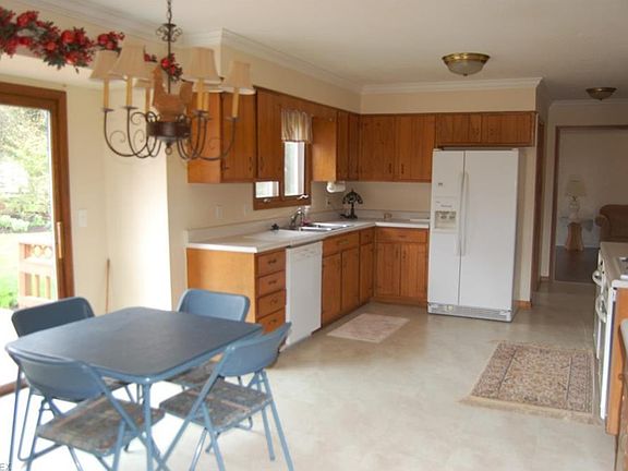 5th image of 2466 Cambridge Dr