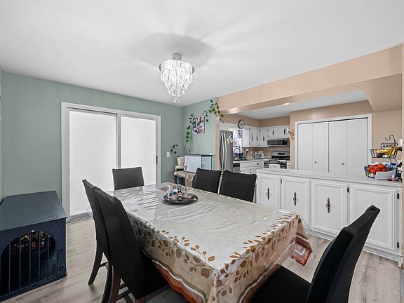 5th image of 220 N Rosedale Ave