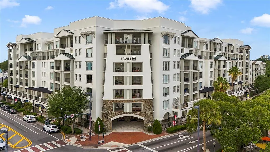 2 bed, 2.0 bath, 1267 sqft, $3,200 — Photo 1