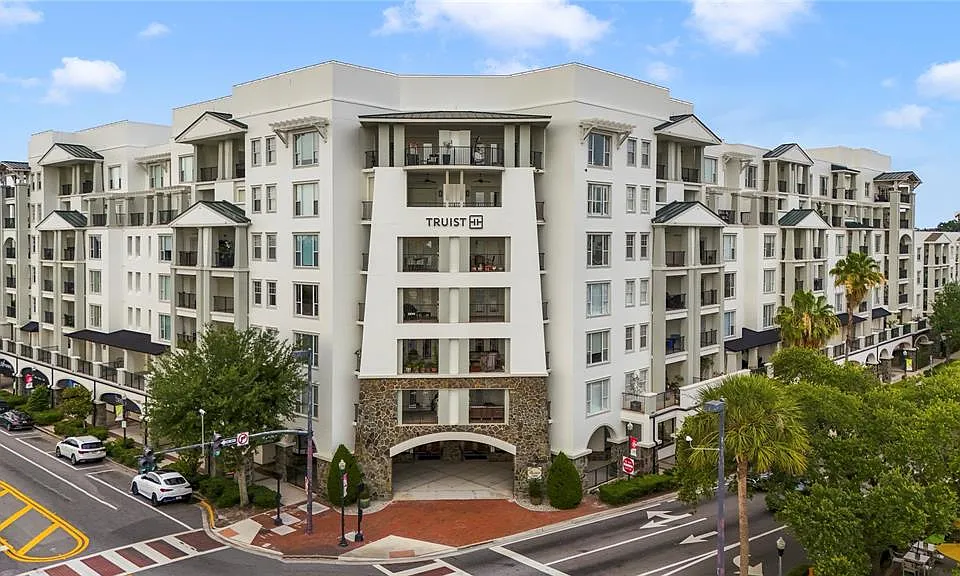 2305 Edgewater Dr #1721