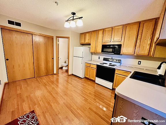 4th image of 11026 Lexington Dr