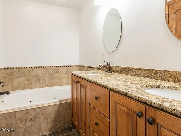 1242 W Stillwater Dr — Photo 10