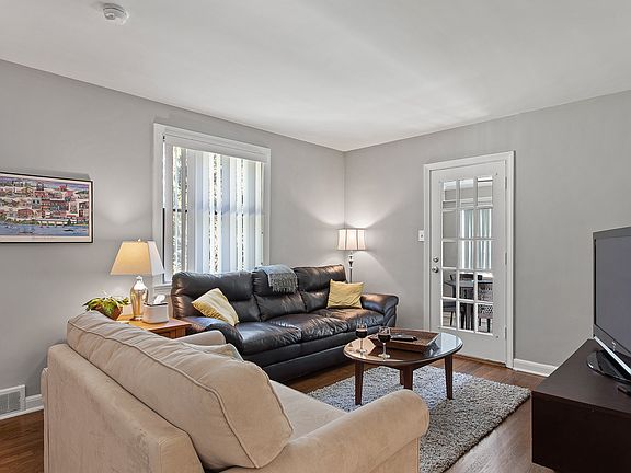 3rd image of 1208 W Valley Dr