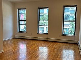 805 6th Ave APT 2, New York, NY 10001