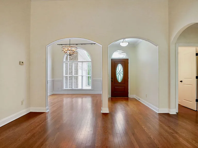 710 Valley St — Photo 10