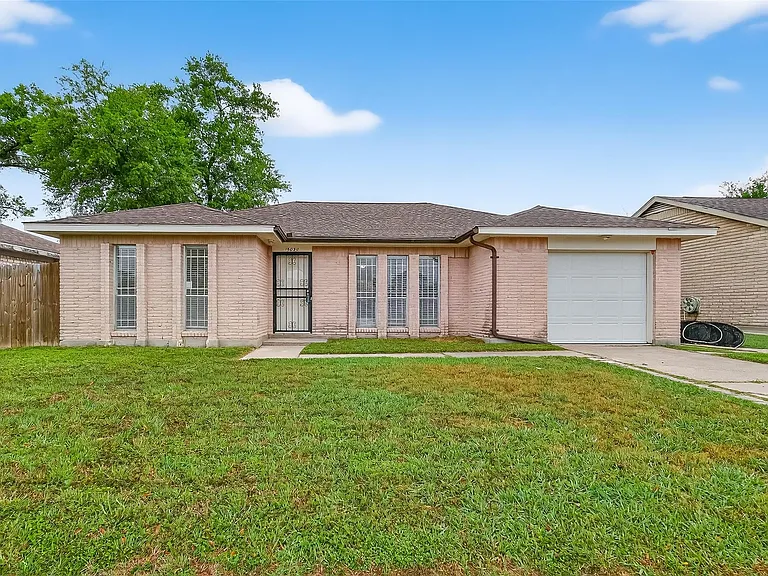 15022 Chipman Ln — Photo 1