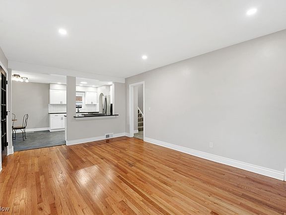 2nd image of 29601 Lake Shore Blvd