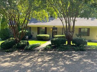 345 Robin Rd, Grenada, MS 38901