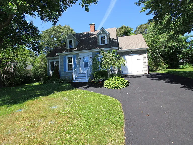 321 Williston Rd — Photo 1