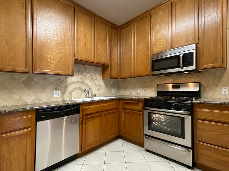 12140 Moorpark St #104 — Photo 4