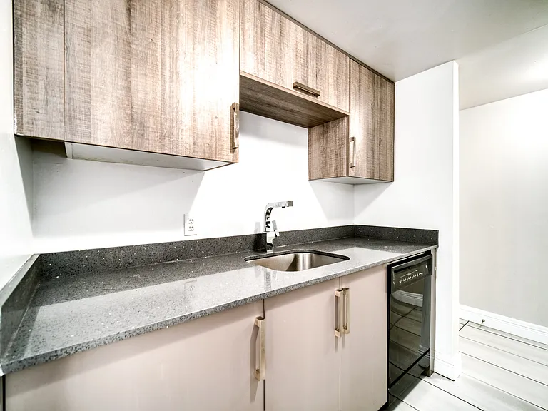 1157 Tower Rd — Photo 12