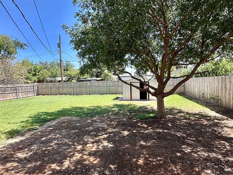 2473 Culver Ave — Photo 17