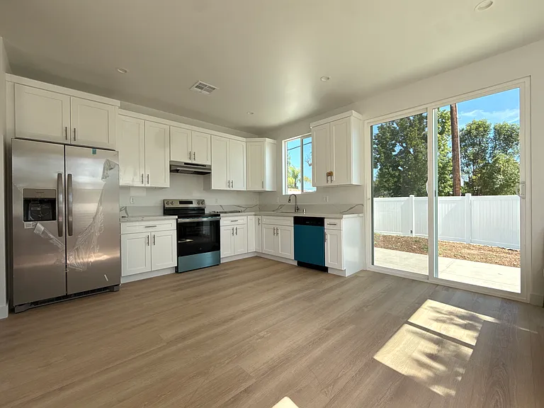 22657 Valerio St #22659 — Photo 9
