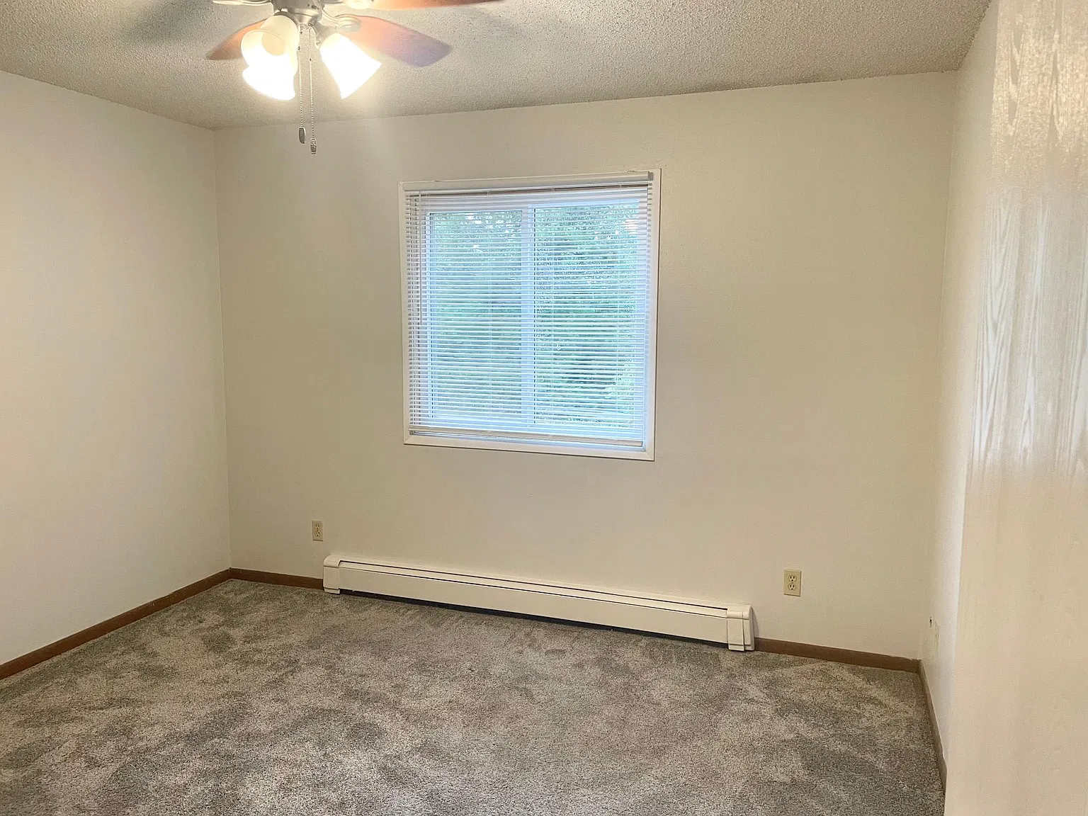3 bed, 1050 sqft, $1,325 — Photo 3