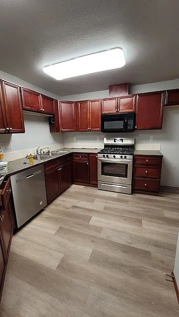 3 bed, 1350 sqft, $1,950 — Photo 2