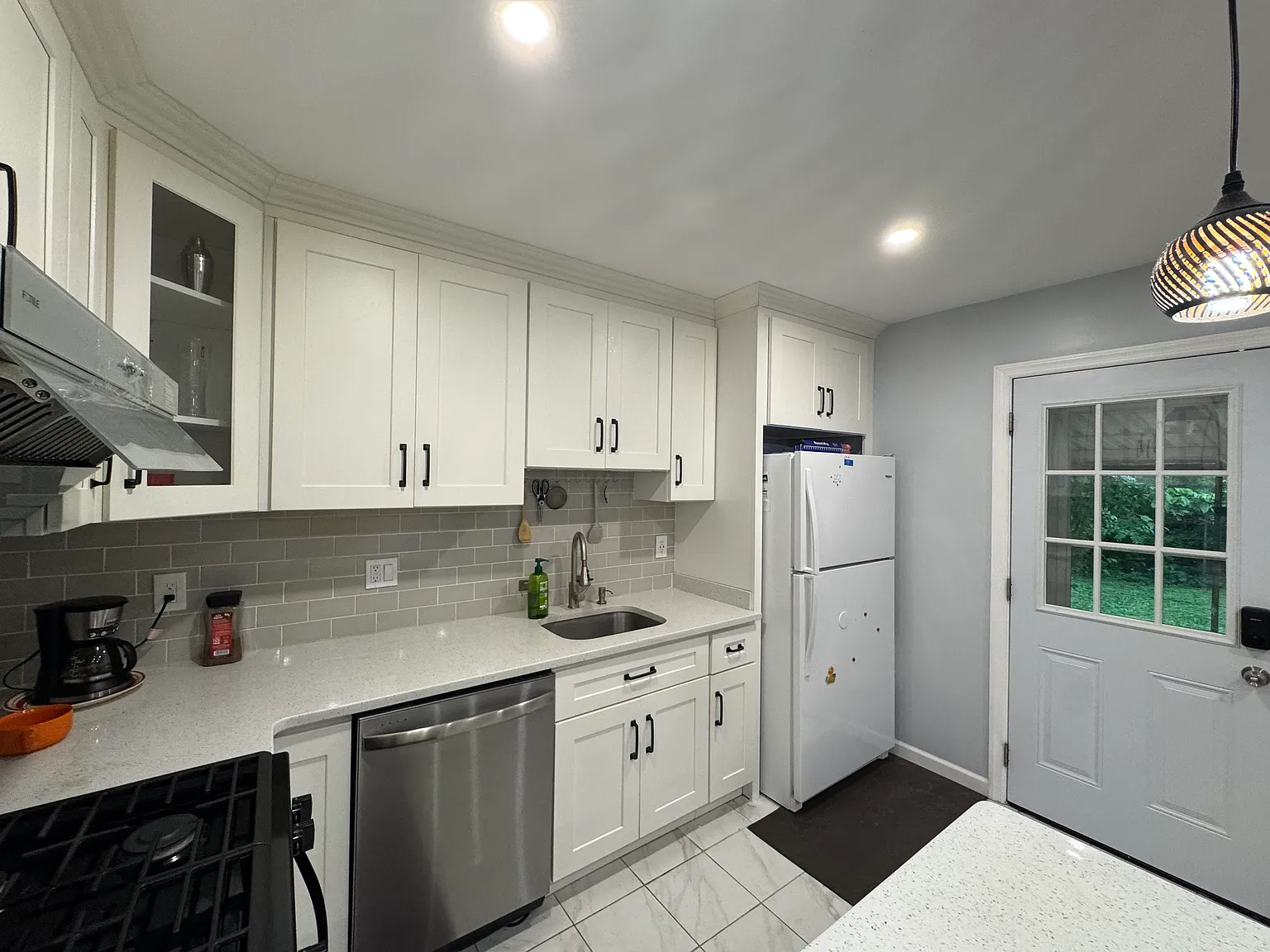 3 bed, 1512 sqft, $4,100 — Photo 2