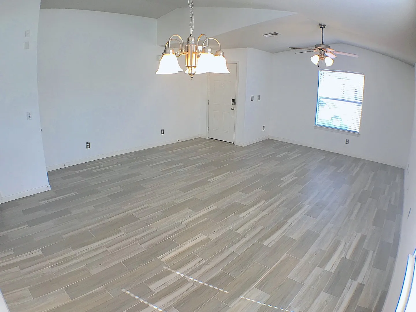 East El Paso 3bed/2bath Refrig A/C — Photo 2