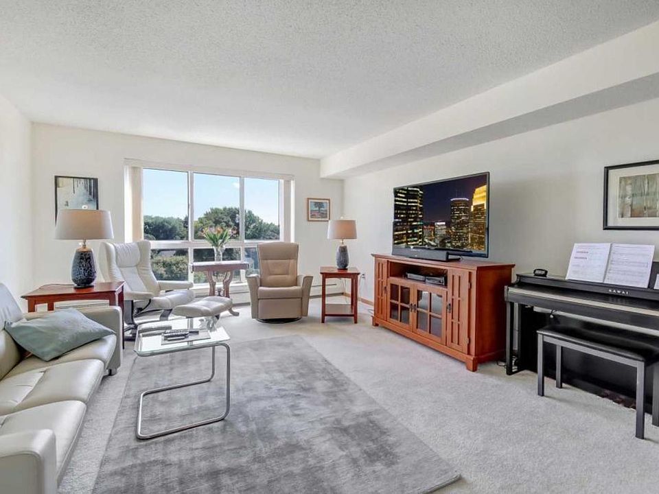 1st image of 6711 Lake Shore Dr #613
