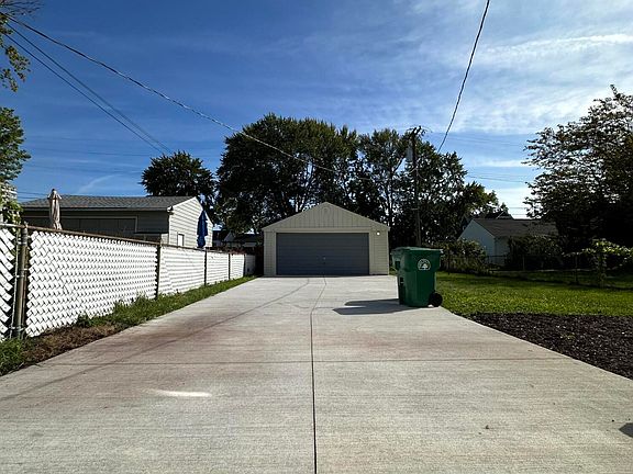 4th image of 29023 Beechwood Ave