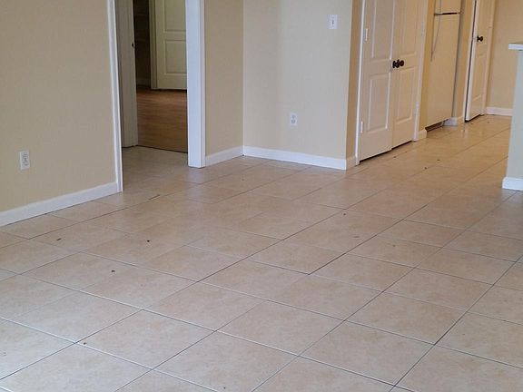 4th image of 424 Vieux Orleans Cir APT D