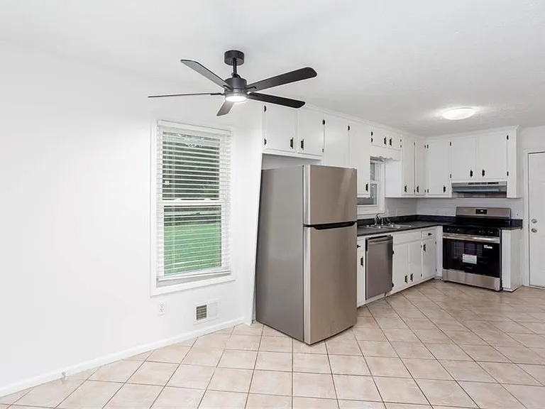 1093 Caprice Dr — Photo 13