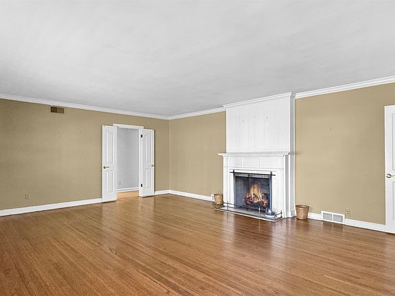 3rd image of 4635 Park Ave