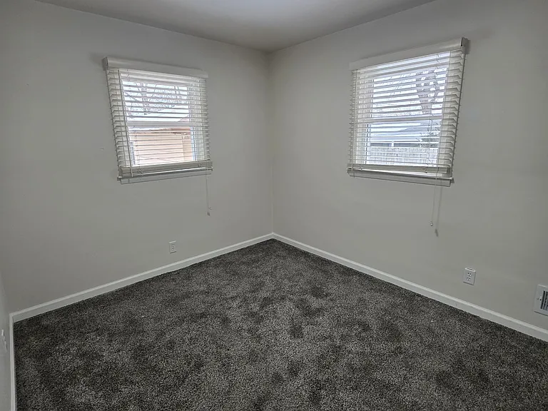 4815 34th Ave — Photo 14