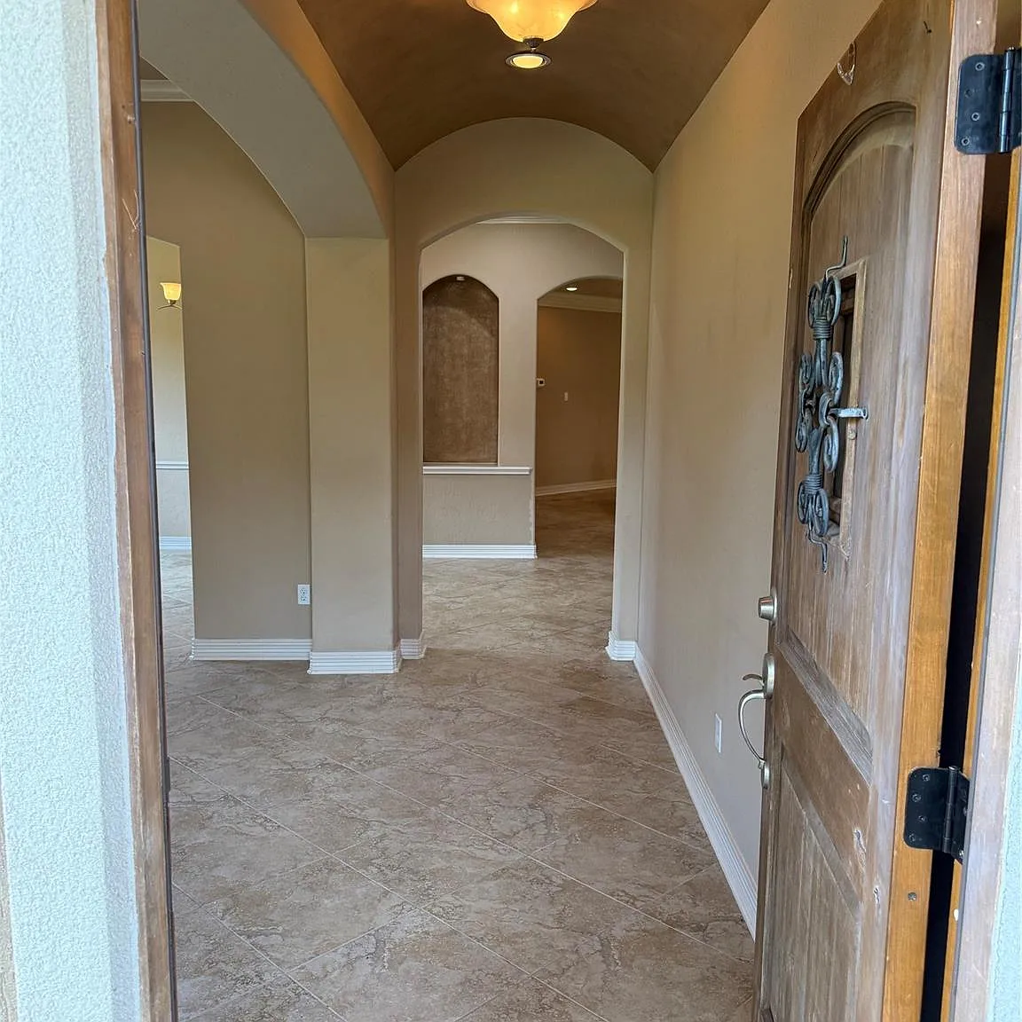 4 bed, 2.5 bath, 2354 sqft, $3,000 — Photo 2