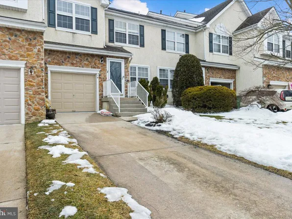 14 Hearthstone Ln, Marlton, NJ 08053