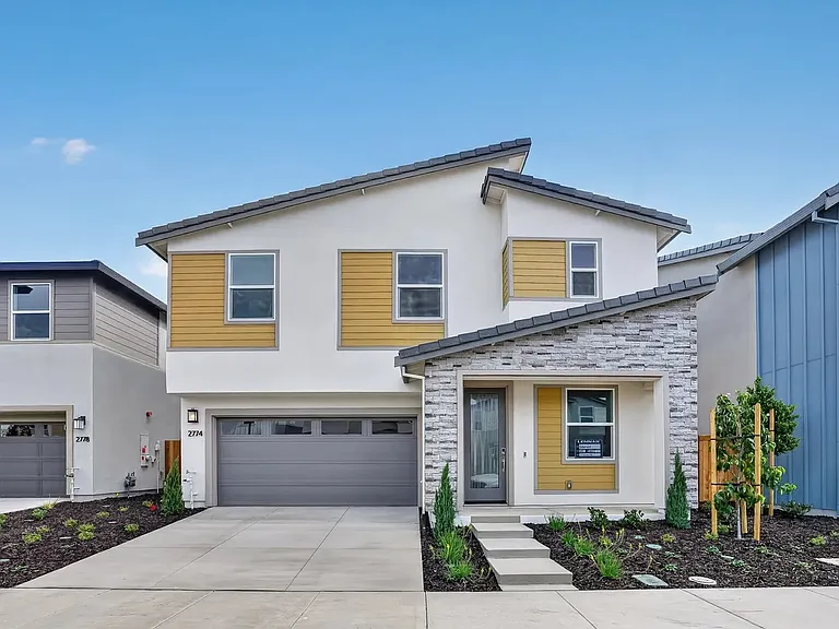 2774 Horseshoe Cir — Photo 1