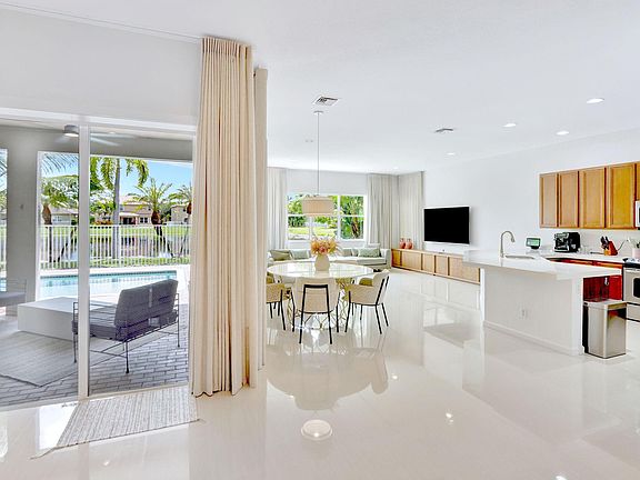5th image of 4422 Laurel Place