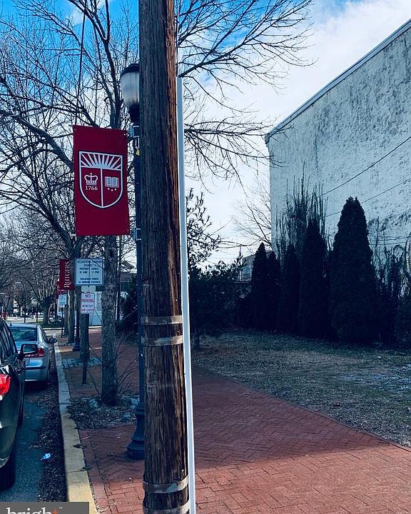 2nd image of 1505 Bunting Ave