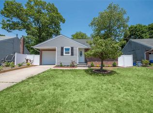 117 Glen Rd, North Babylon, NY 11703