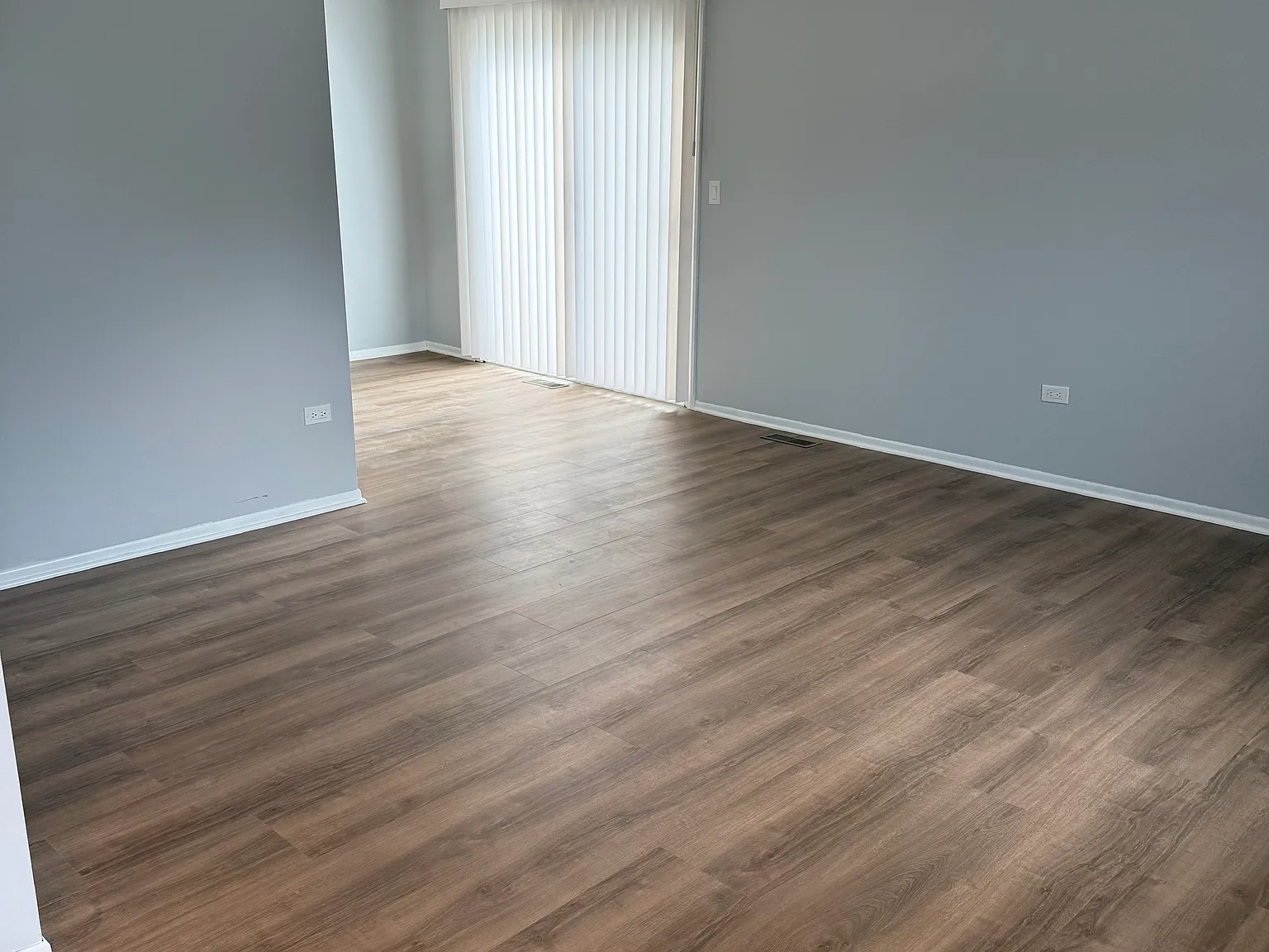2 bed, 1.5 bath, 1100 sqft, $2,300 — Photo 2