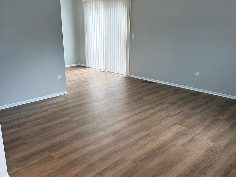 1070 Glouchester Hbr — Photo 2