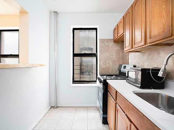 4th image of 3138 Kingsbridge Ave #3AS