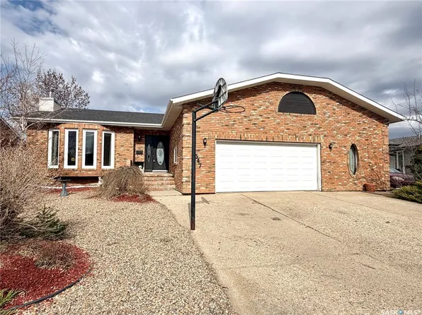 2547 Cardinal CRESCENT, North Battleford, SK S9A 3X1