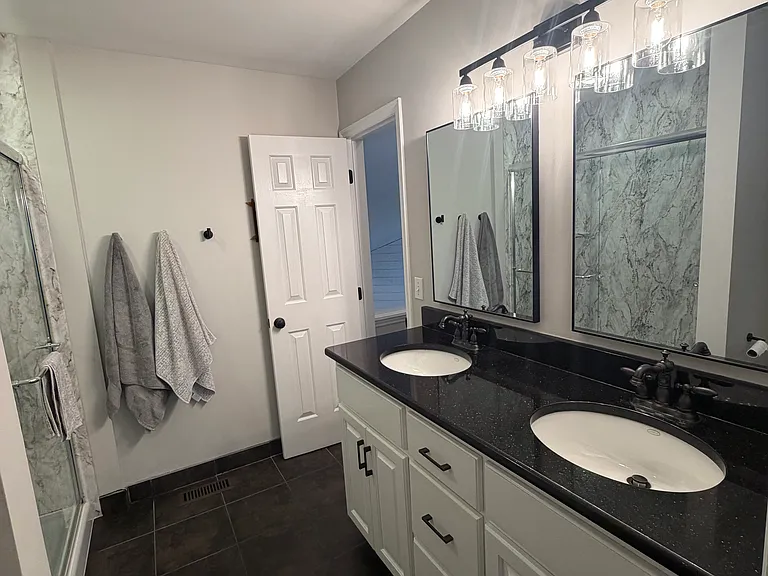 224 S Clarkson St — Photo 9