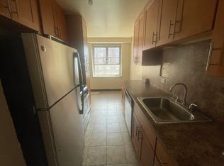 6725 197th St #2B, Fresh Meadows, NY 11365