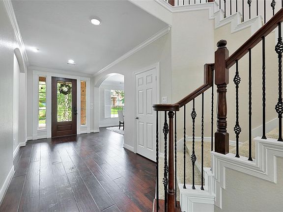 2nd image of 15 Graylin Woods Pl