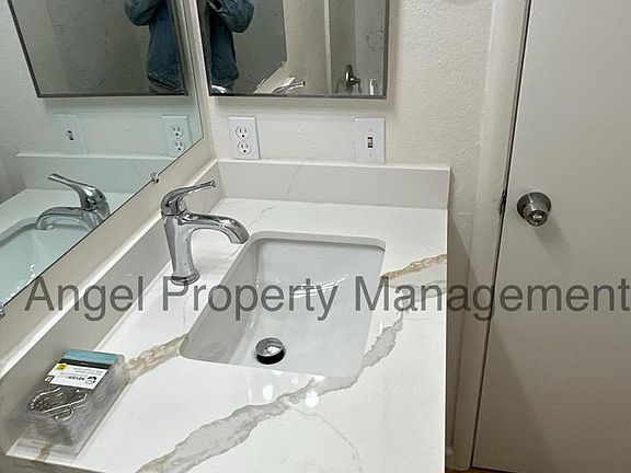 4th image of 2329 Villanova Cir #1