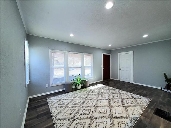 2nd image of 5337 Woodland Ave