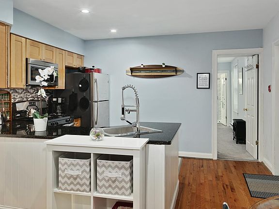2nd image of 1929 Wallace St APT 1B