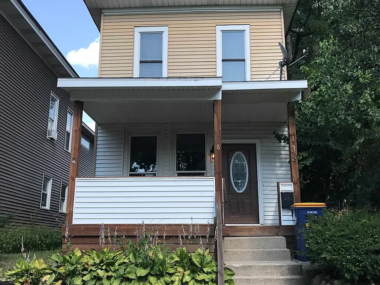 138 National Ave SW — Photo 1